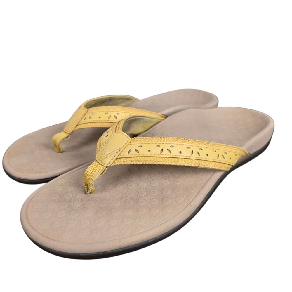 Vionic Casandra Buttercup Yellow Thong Sandals Sz 9 Leather Orthotic Perforated